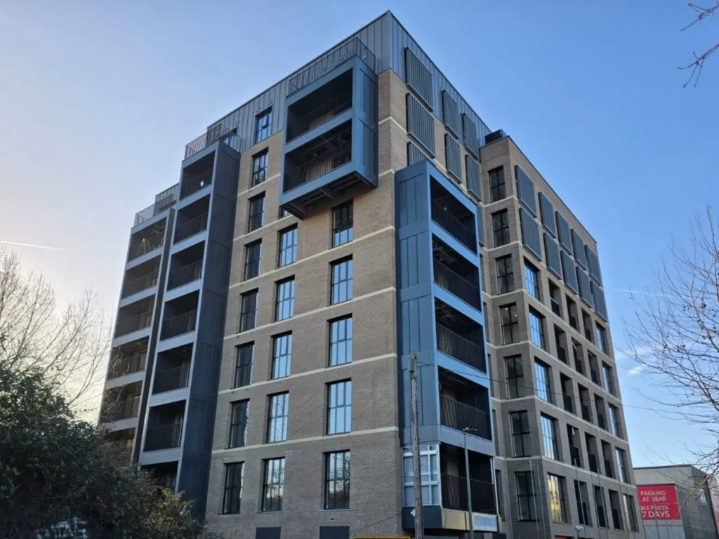 Brent Cottege, London, Brick work supports